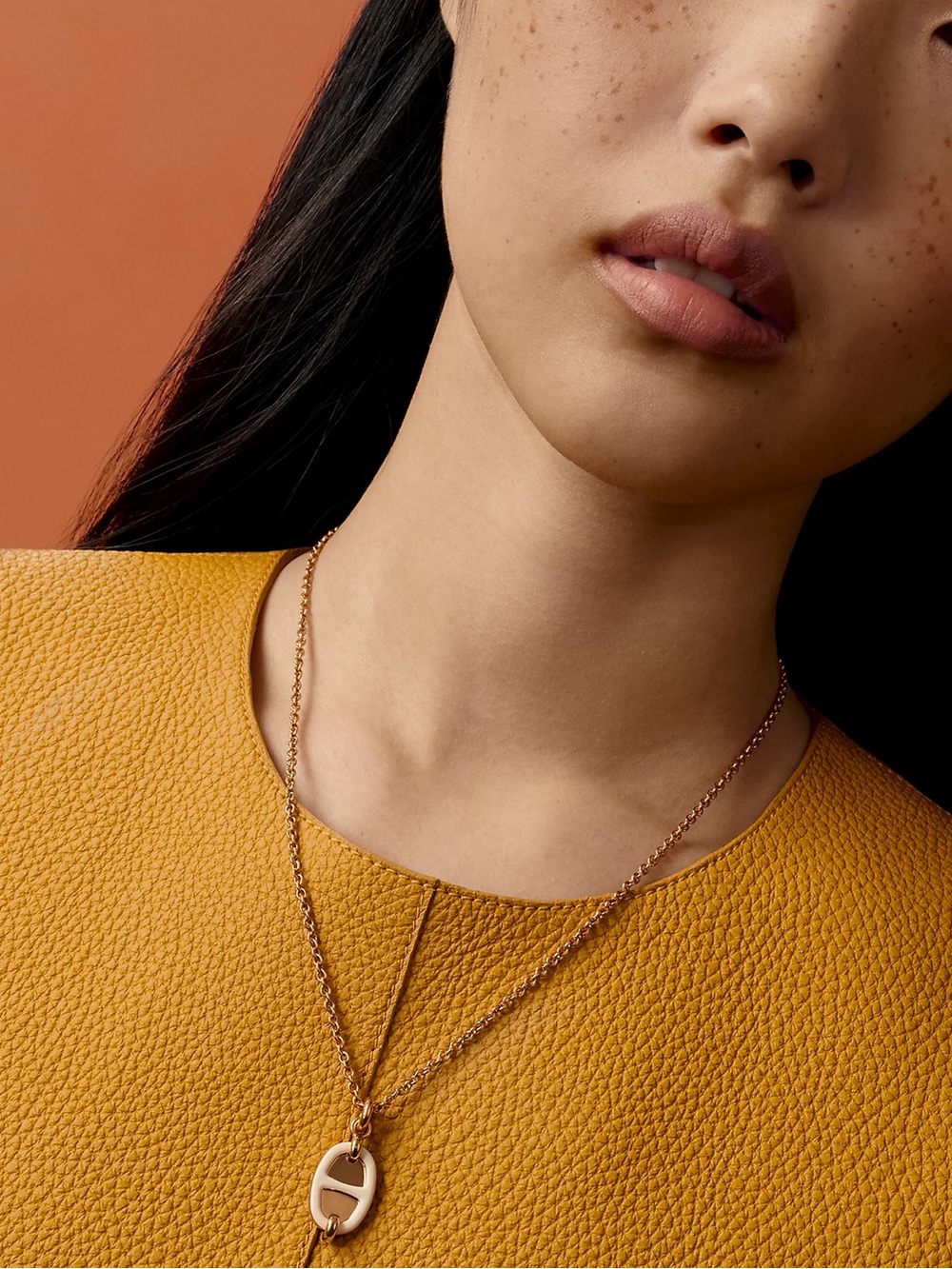 Hermes: Rose Gold Plated Mini Maillon Pendant Necklace (small model) Creme - Picture 3 of 8